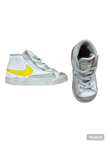 Nike - Size 8C