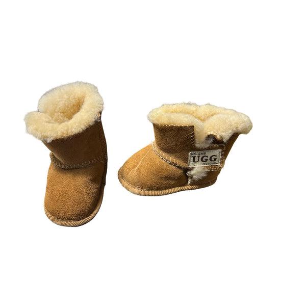 UGG - Size 0-6M