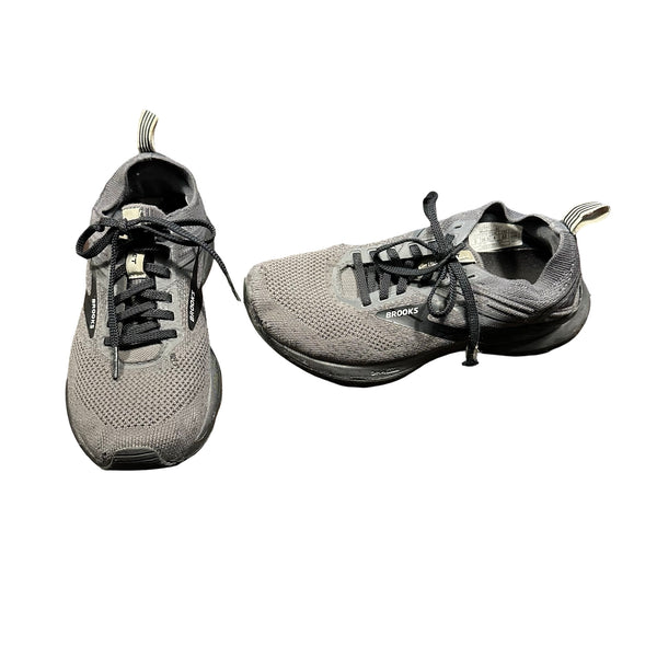 Brooks - Size 6