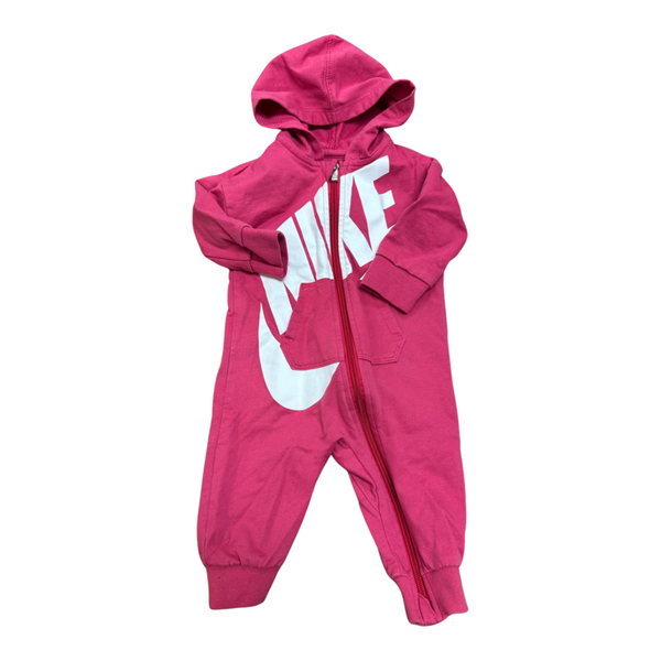 Nike - Size 6M