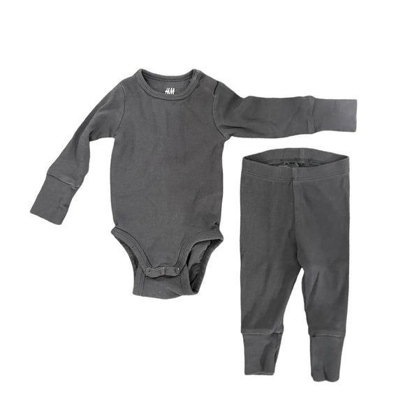 H&M - 2PCS - Size 2-4M