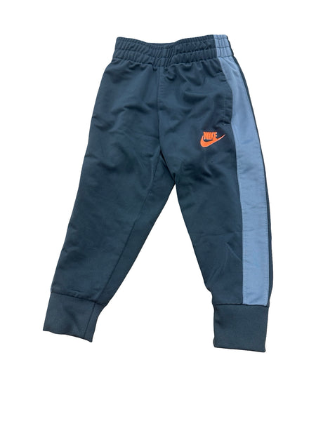 Nike - Size 2T