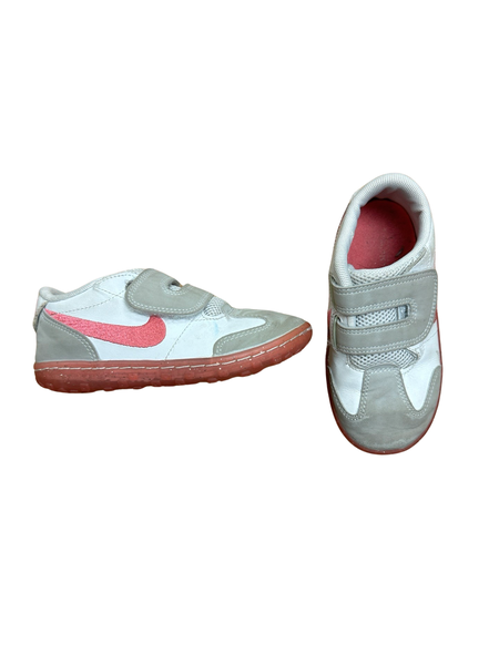 Nike - Size 9C